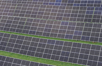 最新の企業ブログについて エジプト、2GWのPVパネルと1GWhのエネルギー貯蔵プロジェクトの土地協定に調印